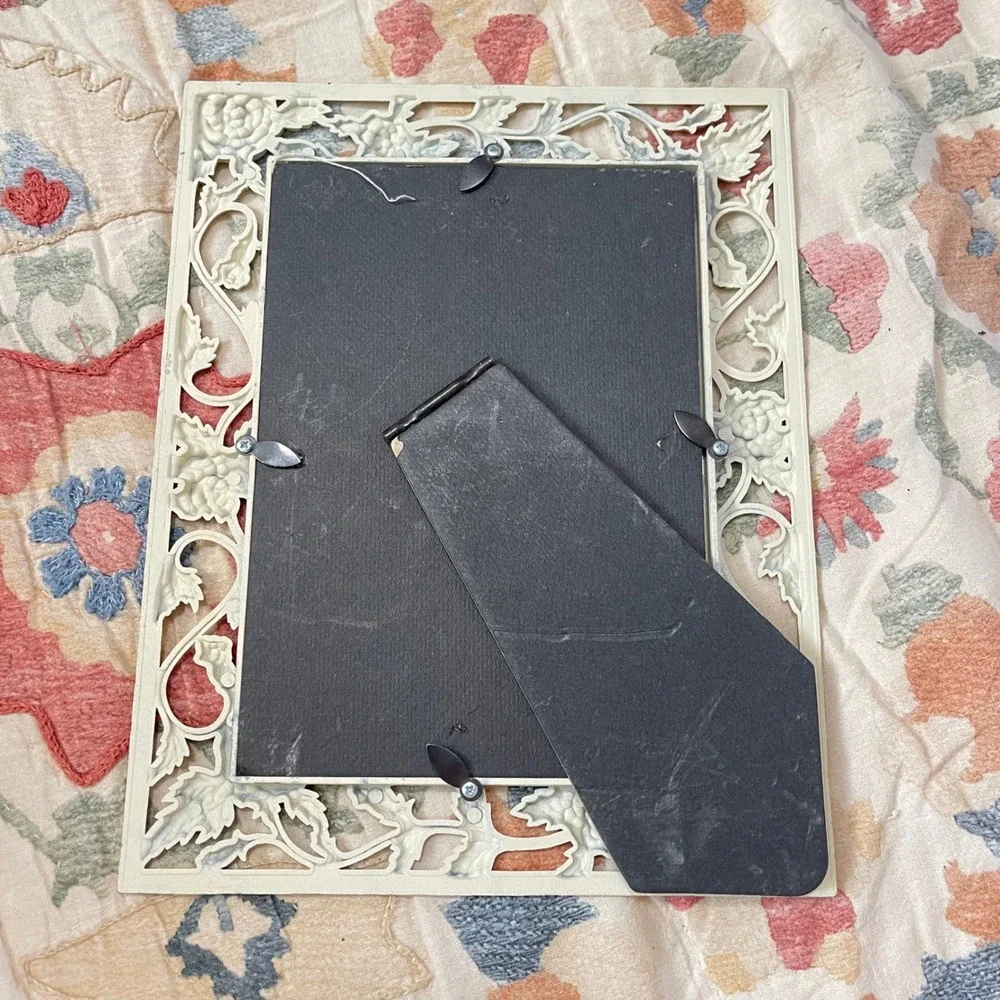 Vtg gold Mid‎ Century Modern 5x7 Picture Frame Ornate Etched flower filigree